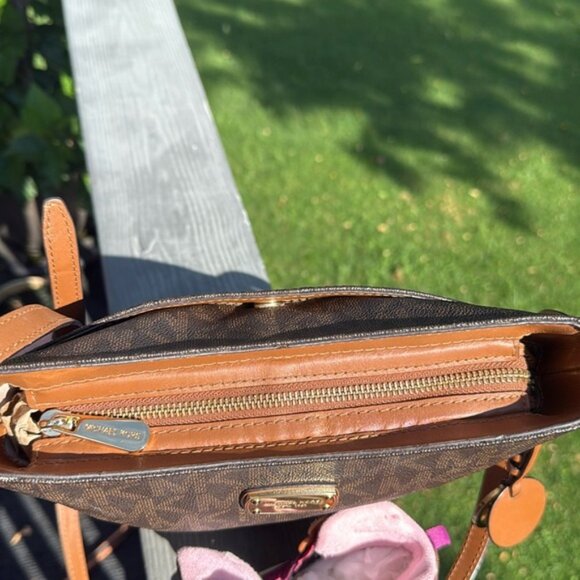 MICHAEL Micheal Kors Large Jet Set Travel Messenger/Crossbody - Picture 16 of 17